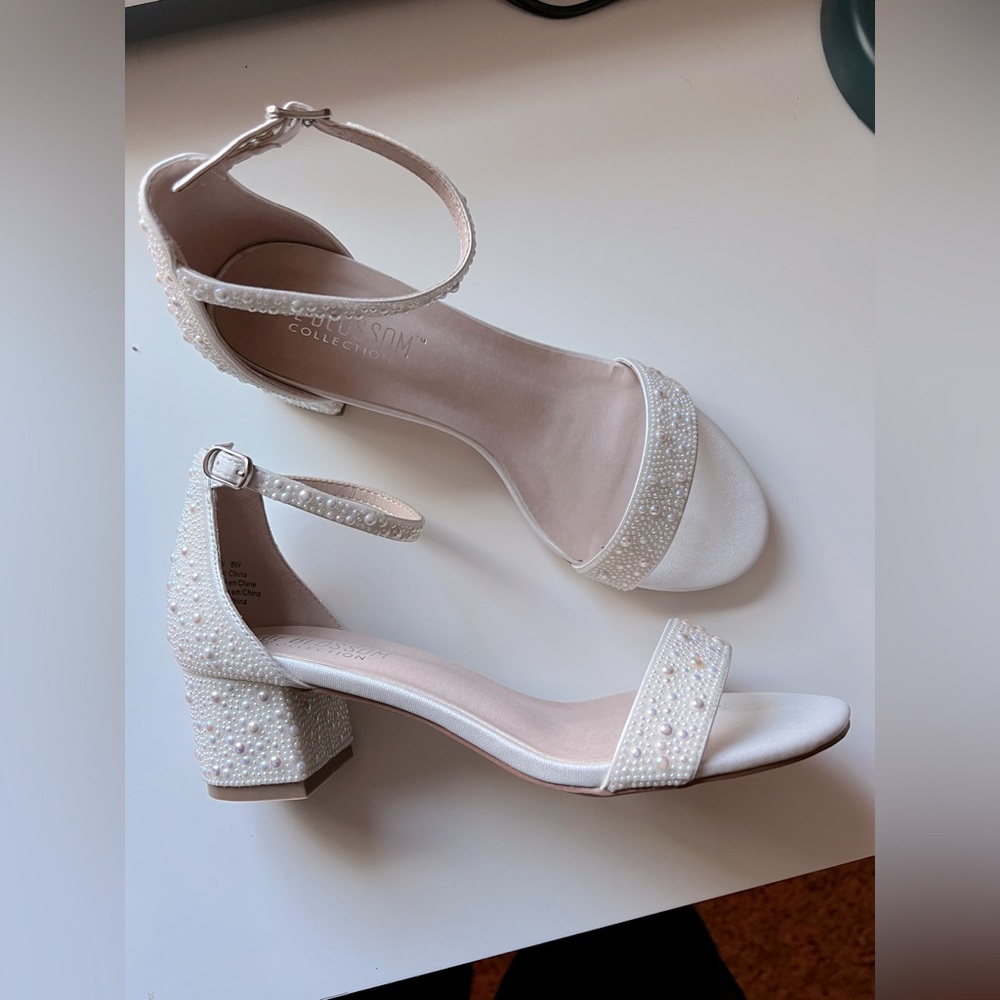De Blossom, white pearl block heels